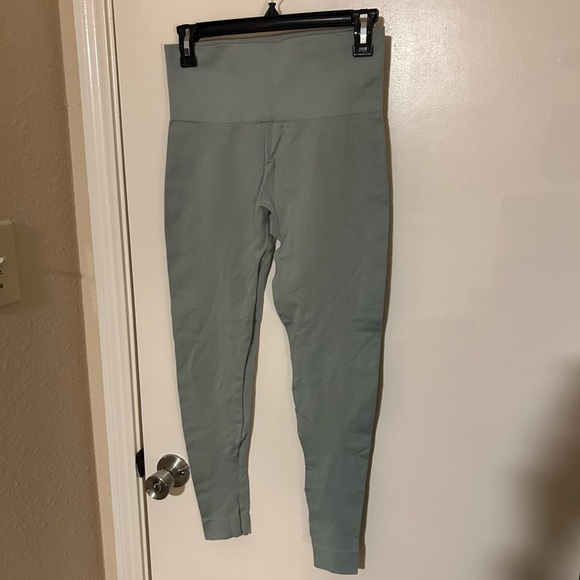 SET ACTIVE Pants - Medium set active leggings